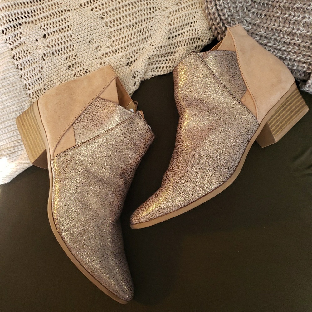 Qupid Sparkly Tan/Gold Ankle Boots Size 7